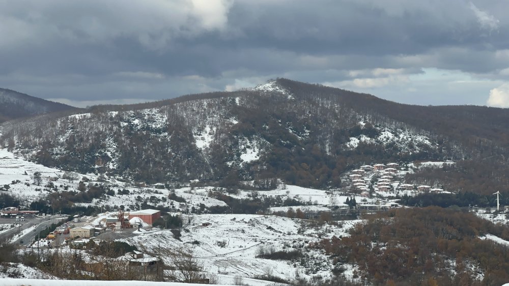 Yalova kar yağışı: Şehir beyaza büründü