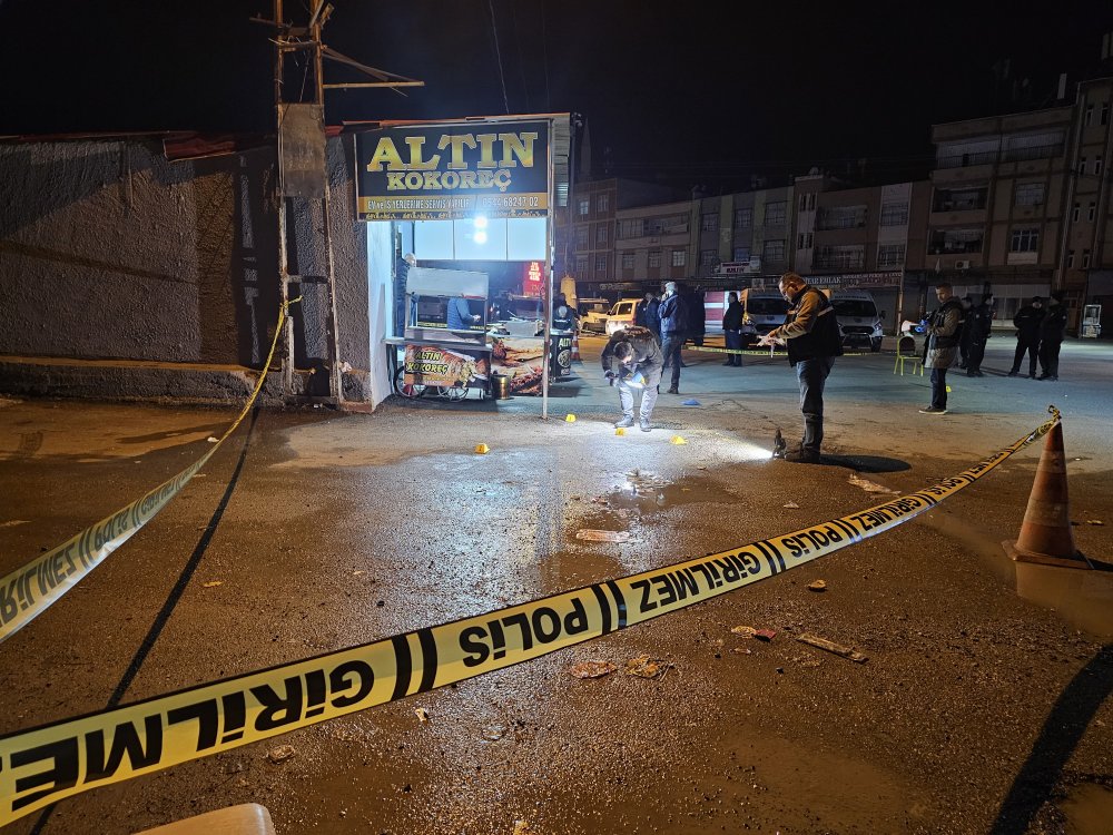 Adan'da silahlı saldırı... Yemek yerken başından vuruldu