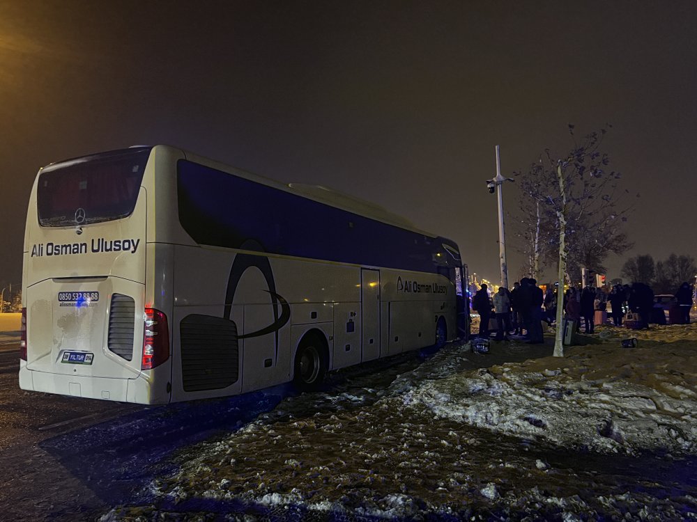 Kayseri'de servis midibüsü ile yolcu otobüsü çarpıştı: 17 kişi yaralandı