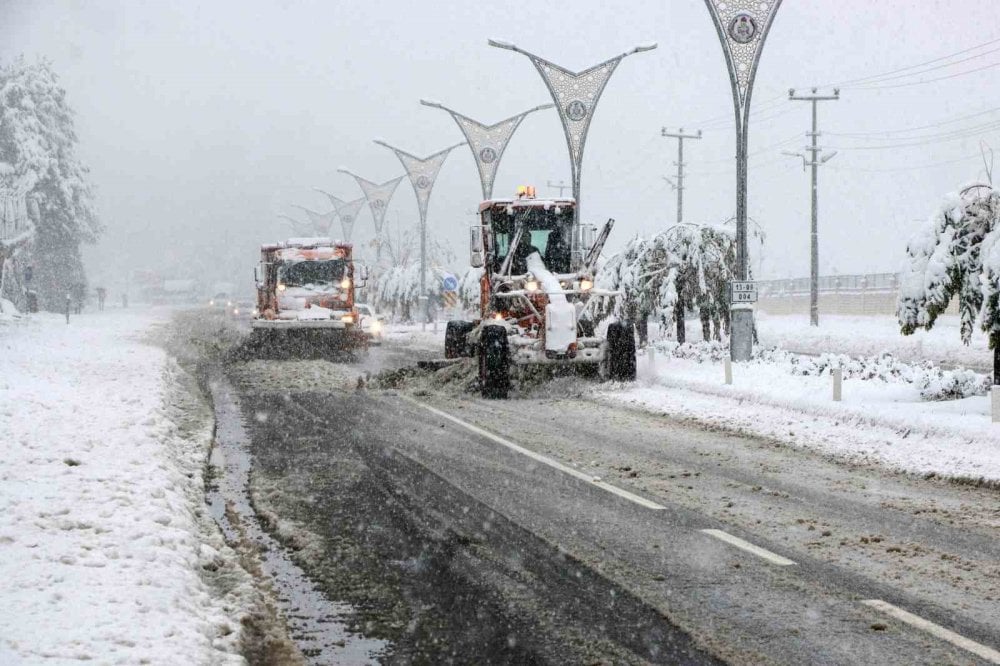 Bitlis’te 84 köy yolu kapandı