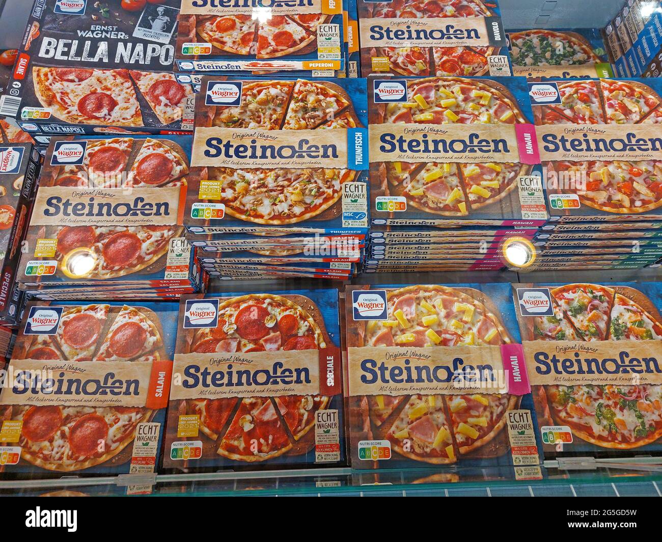 frozen-pizza-from-brand-wagner-in-a-freezer-2g5gd5w.jpg