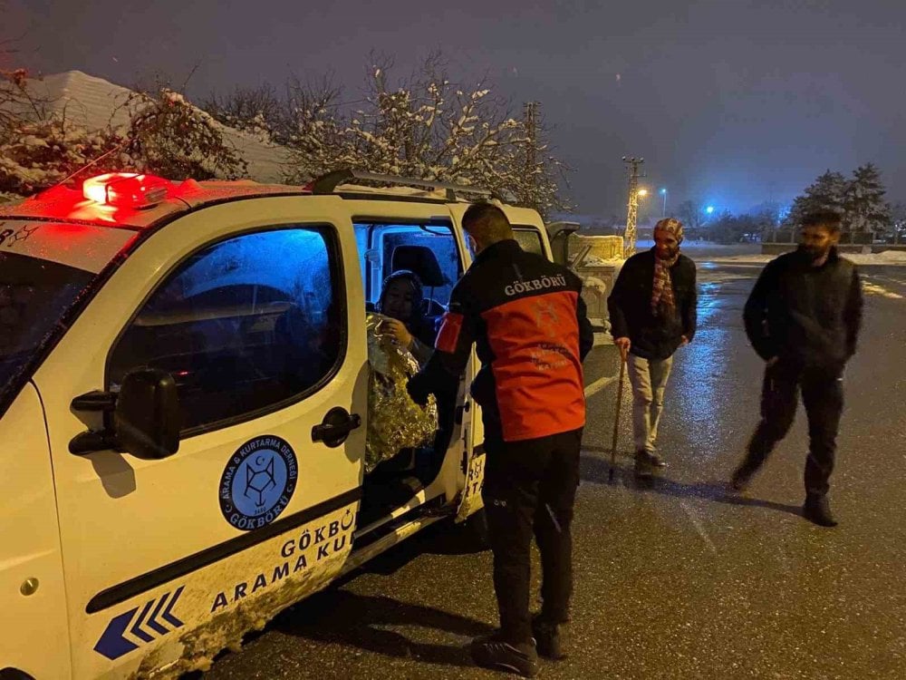 Kayseri’de kar mağduru diyabet hastası kadın böyle kurtarıldı