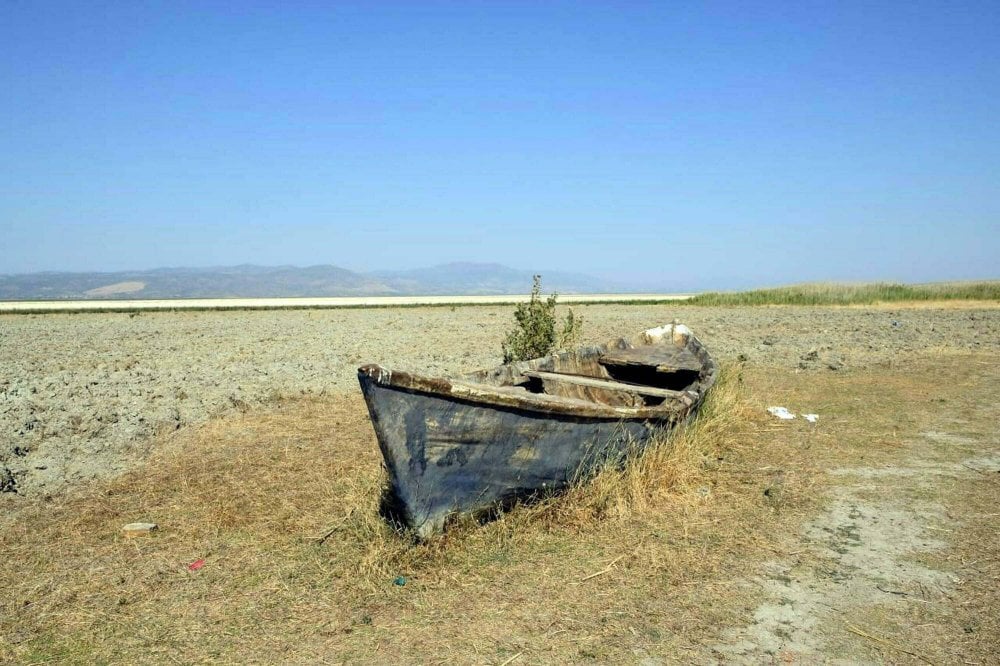 Kuruyan Marmara Gölü'nü tarıma açma girişimine mahkeme 'dur' dedi