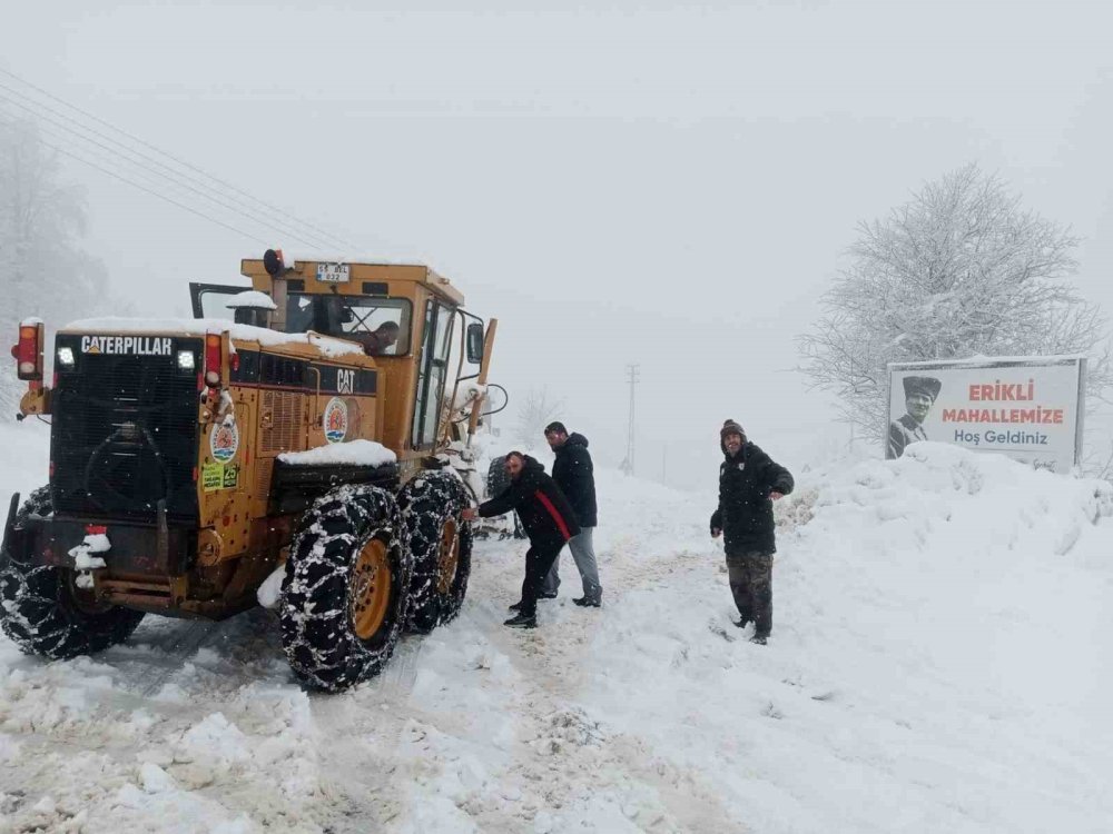 Samsun kırsalında kar kalınlığı 1 metreye ulaştı