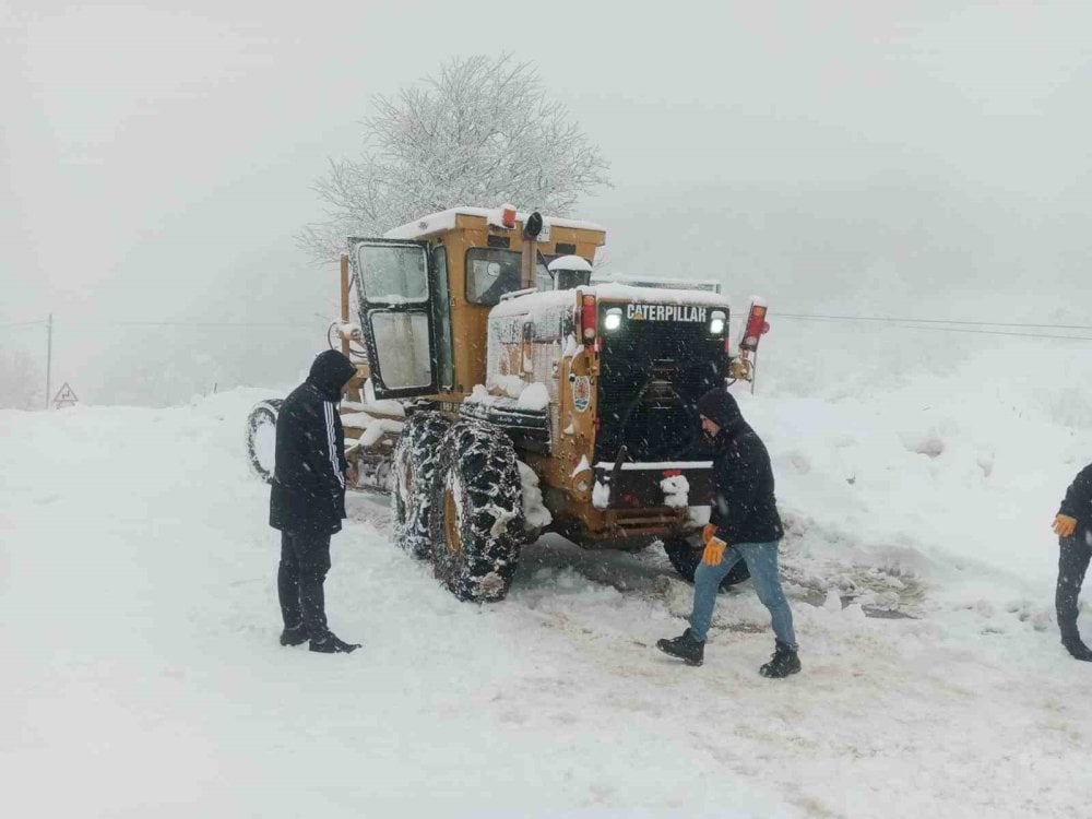 Samsun kırsalında kar kalınlığı 1 metreye ulaştı