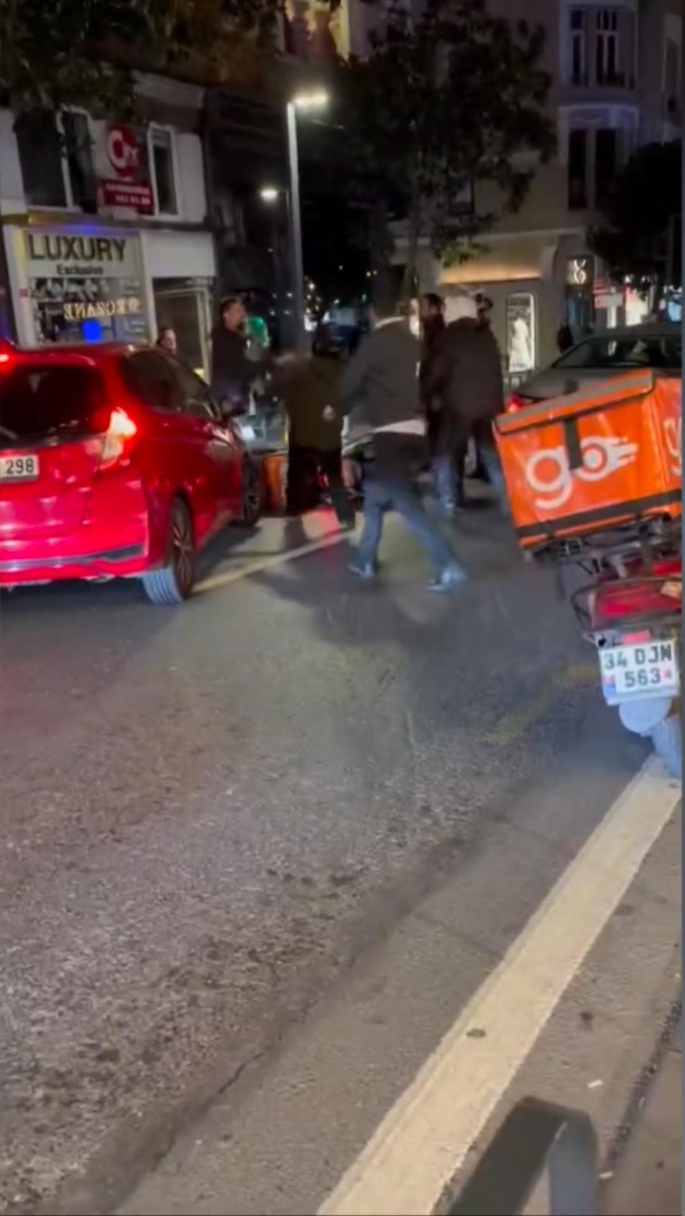 Şişli’deki yol kavgasında kurye arkadaşlarını çağırıp saldırdı