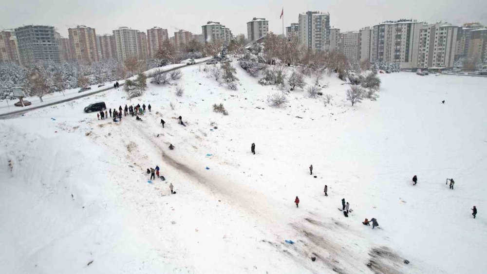 Talas’ın Erciyes’inde ‘kayak keyfi’ akını