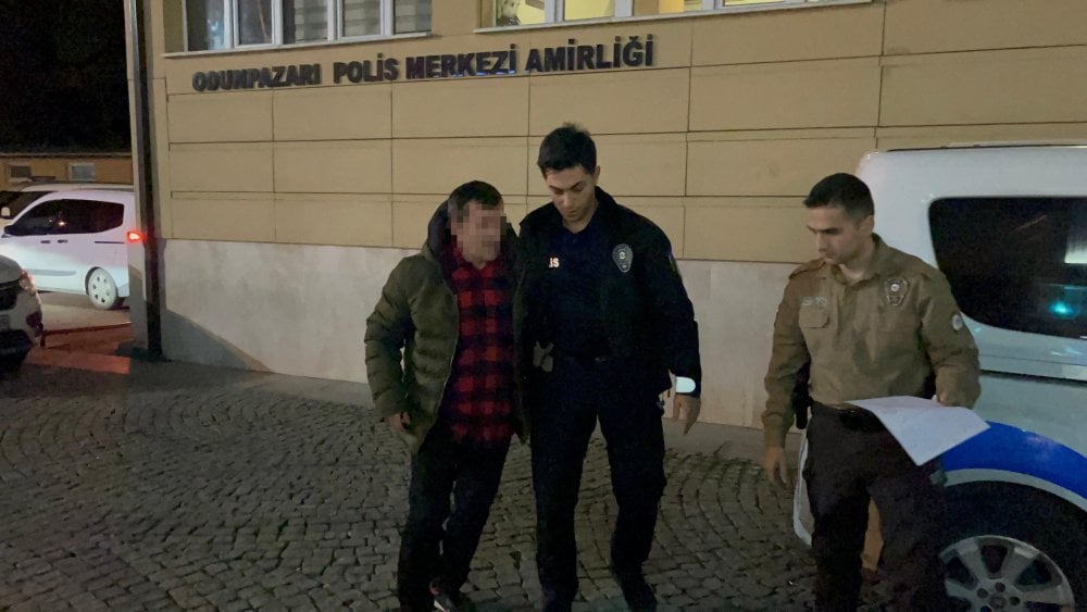 Sınava girmek için hazırladığı kopya düzeneği polisi geçemedi