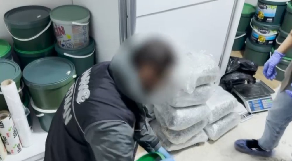 Turşu kutularının içine gizlemişler... 52 kilo skunk ortaya çıktı