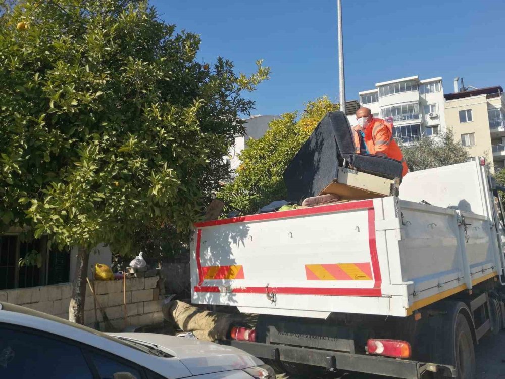 Efeler Belediyesi çöp evleri temizledi