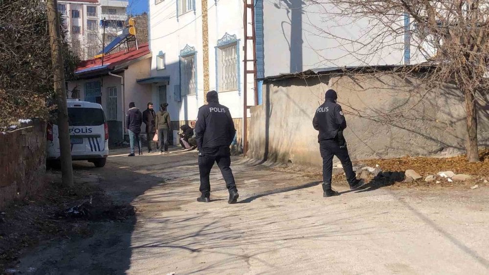 Elazığ’da evinde ölü bulundu