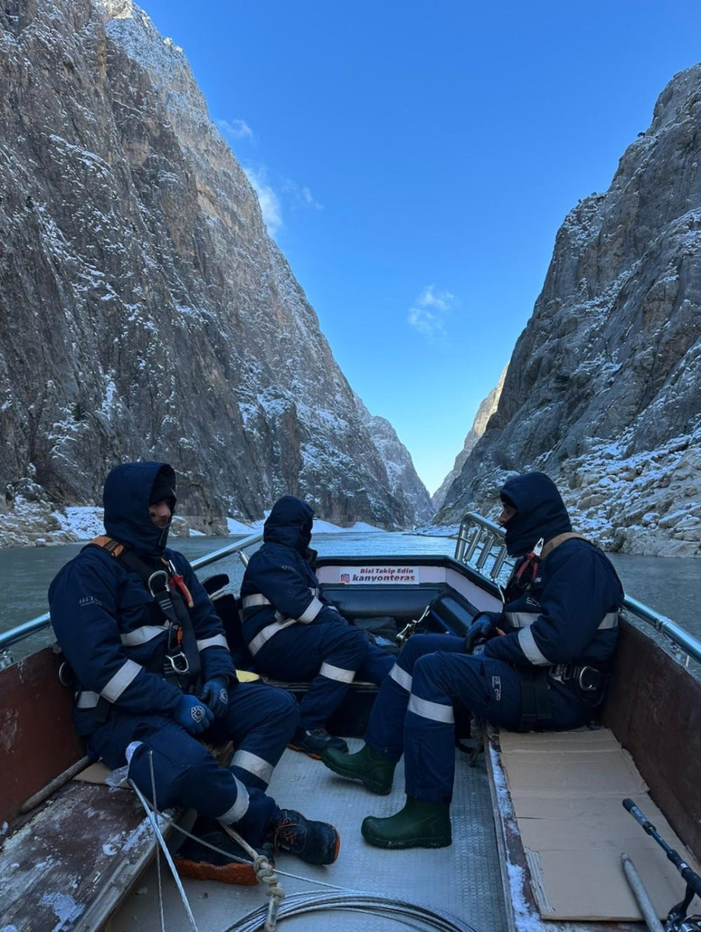 Erzincan’da tipi nedeniyle kanyonda mahsur kalan elektrik ekipleri kurtarıldılar