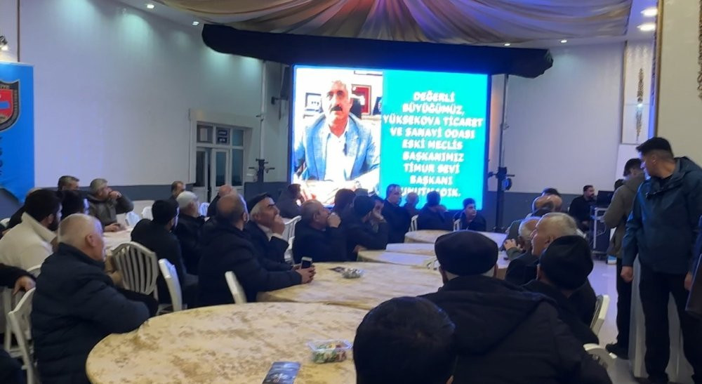 Hakkari’de halay çekerek kutladılar: Kurallara uyma sözünü yinelediler