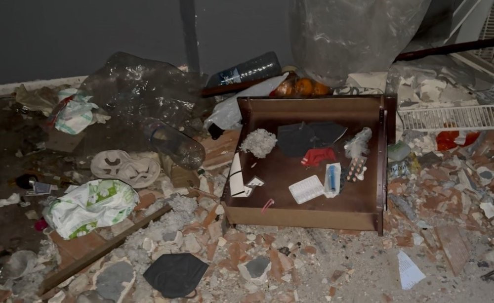 Madde bağımlısı anne metruk binaya bebeğini bıraktı