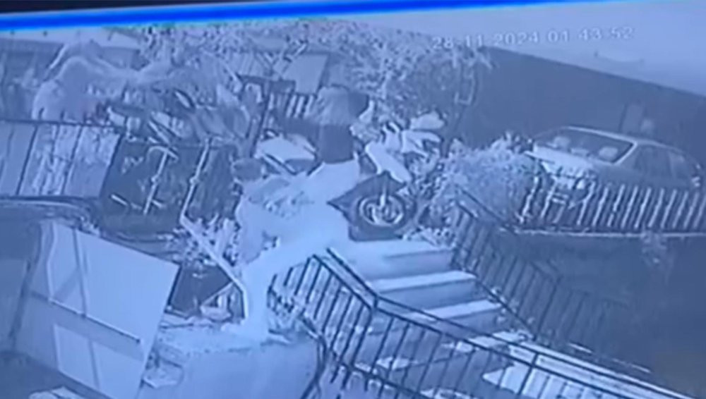 Sevgilisi hakkında dedikoduyu duyunca dehşet saçtı!