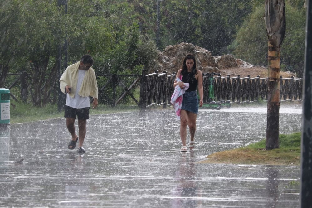 Meteoroloji saat verip uyardı! Antalya'yı sağanak vuracak