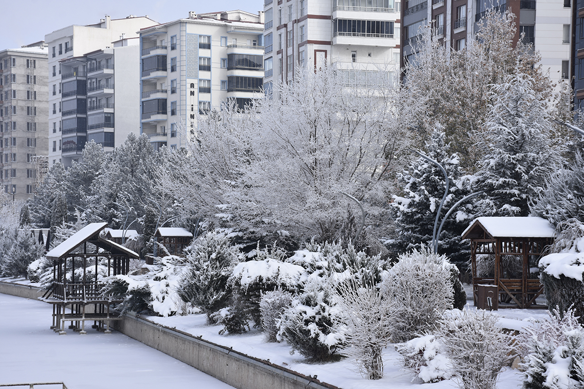 sivas-buz-kesti-kizilirmak-nehri-kismen-yenicag-2.jpg