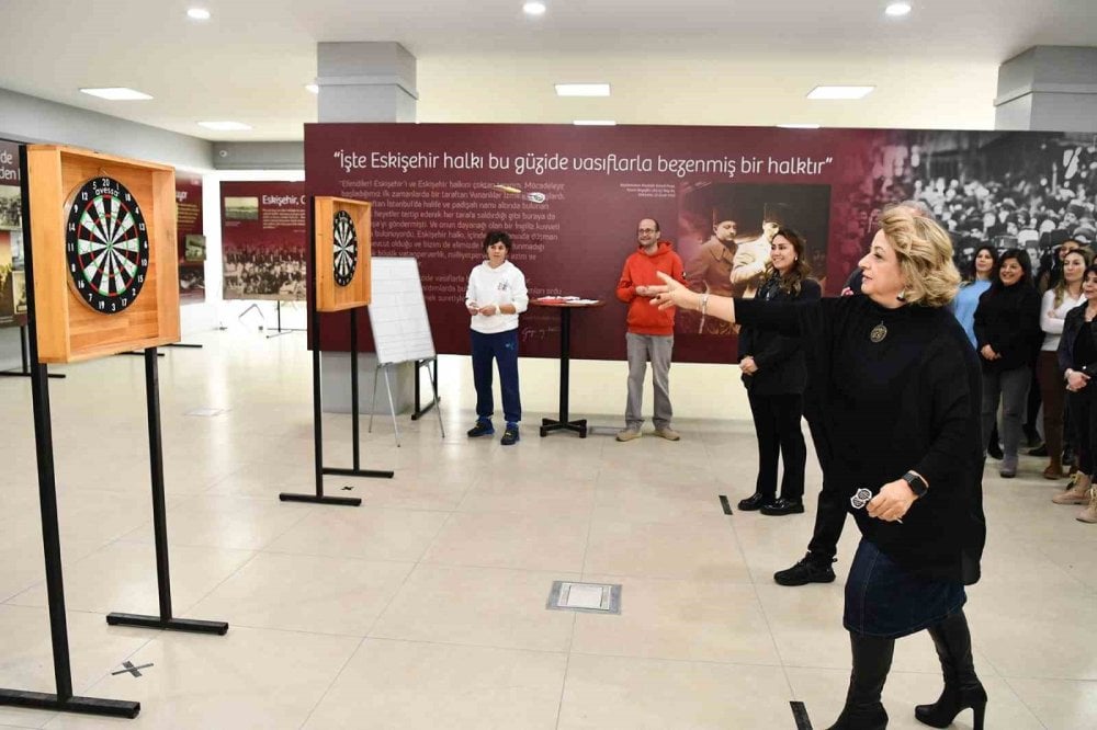 Tepebaşı’nda kadın çalışanlar için dart turnuvası düzenlendi