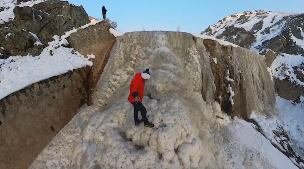 Buz tutan dere, Pamukkale travertenlerine benzetildi