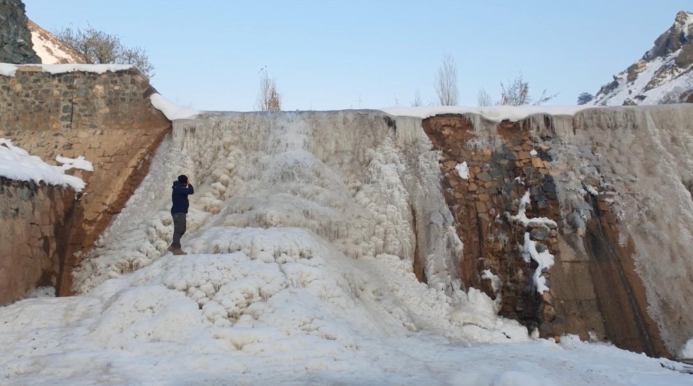 Buz tutan dere, Pamukkale travertenlerine benzetildi