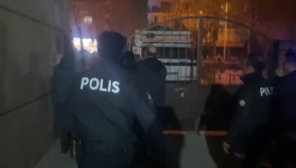 Konya'da 30 yıl hapisle aranıyordu havalandırma boşluğunda yakalandı