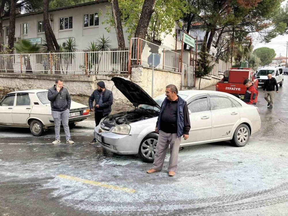 Yatağan’da araç yangını korkuttu