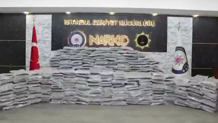zehir-tacirlerine-buyuk-darbe-2-ton-uyusturucu-ele-gecirildi-2-bin-248-supheli-yakalandi-yenicag-11.jpg