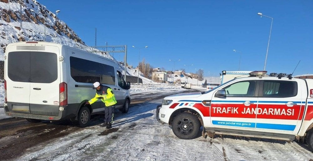 Erzurum’da jandarmadan 33 bin 50 araca kontrol