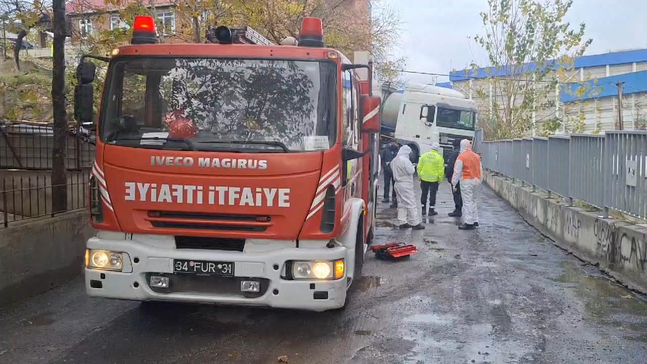 istanbul-pendikte-tanker-bariyerlere-455071-134346.jpg