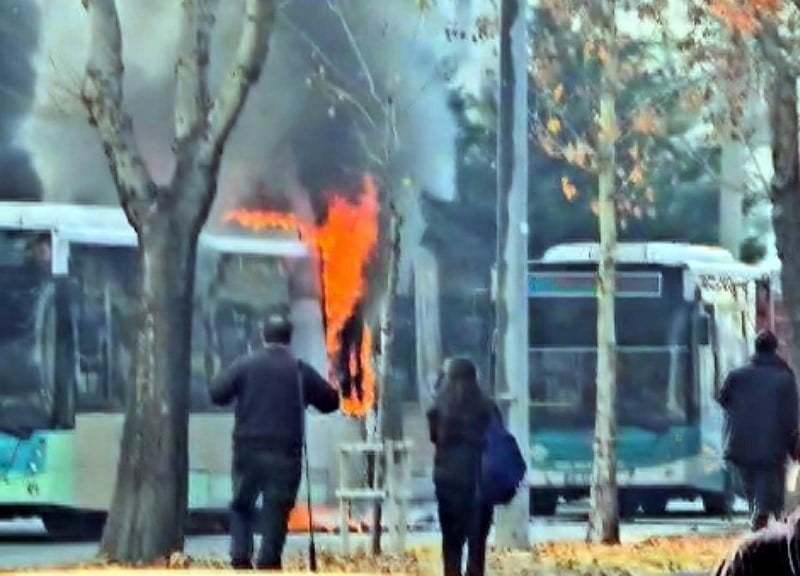 Kayseri'de korku dolu anlar! Halk otobüsü cayır cayır yandı