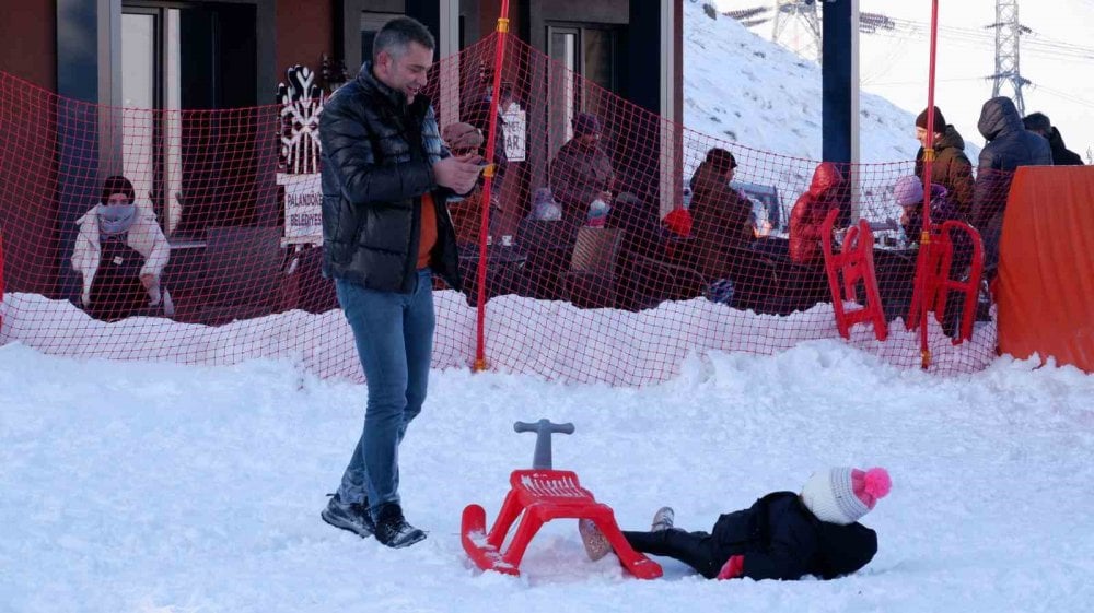 Palandöken’deki kızak keyfi gülümsetti