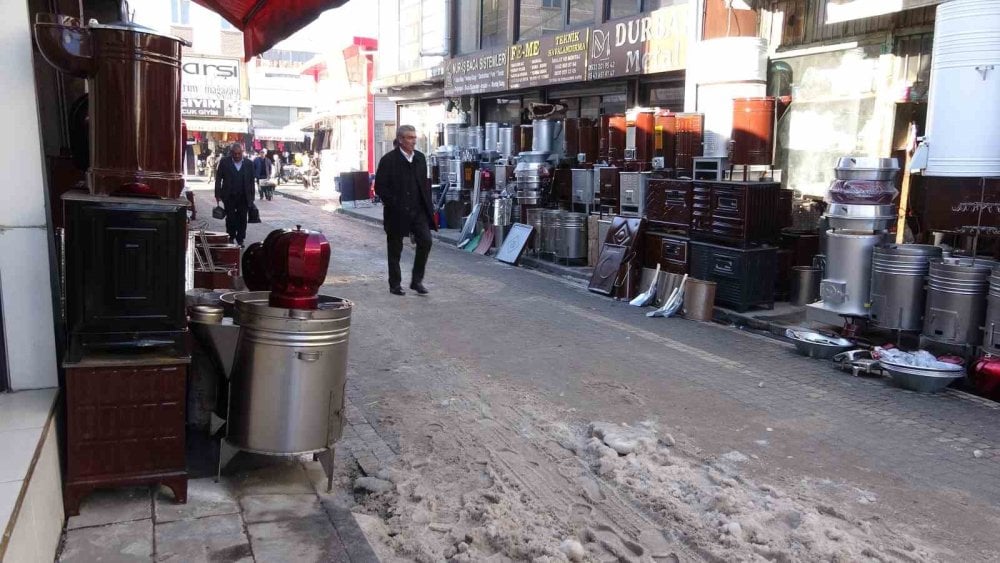 Van’da asırlık Sobacılar Çarşısı’nda hareketlilik başladı