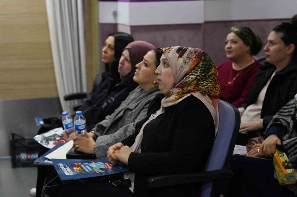 Beylikdüzü’nde veliler için sağlıklı yaşam semineri düzenlendi