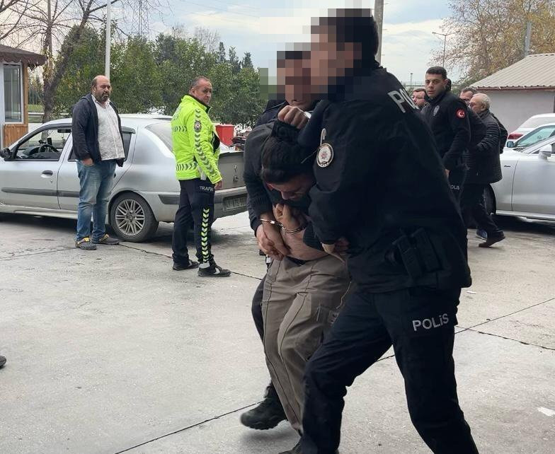 Akaryakıt istasyonunda 'oraklı' kavga: Çok sayıda yaralı var