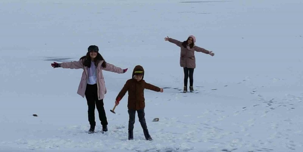 Eksi 20 dereceyi gören kent buz kesti