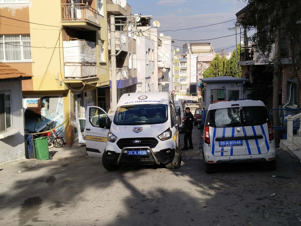 İzmir'de akılalmaz olay! Otomobilindeki ceset ile polis merkezine gitti