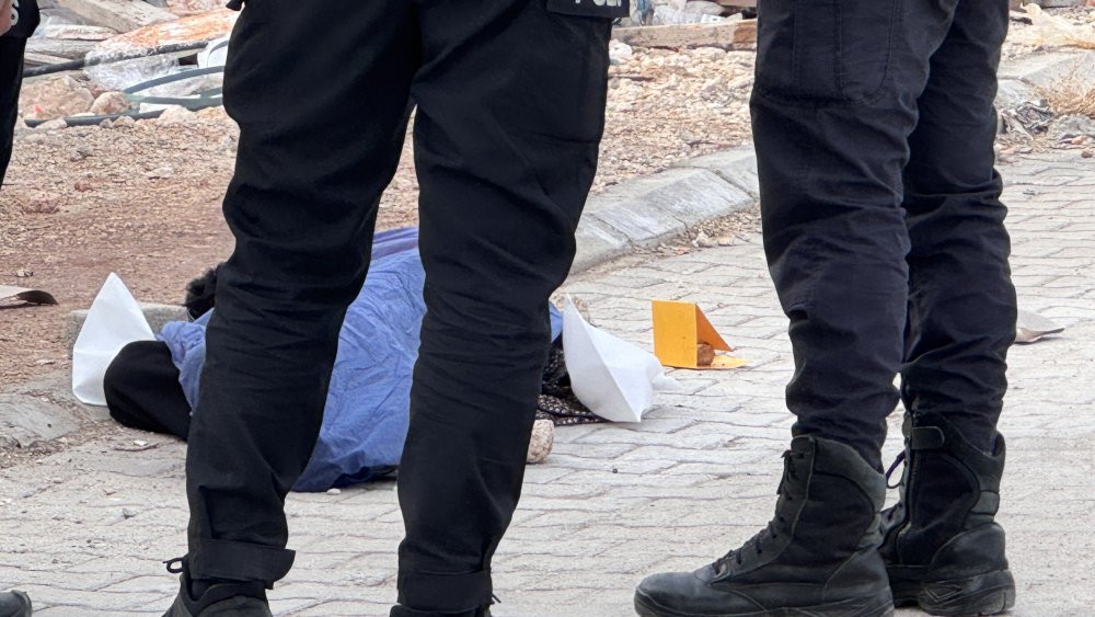 Yeni aldıkları evi temizlemeye gidiyordu!  Eşi tarafından sokak ortasında katledildi