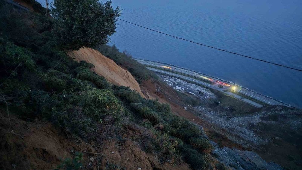 Arhavi’deki heyelanın boyutu günün ilk ışıklarıyla ortaya çıktı