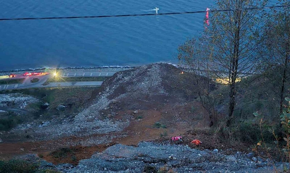 Arhavi’deki heyelanın boyutu günün ilk ışıklarıyla ortaya çıktı