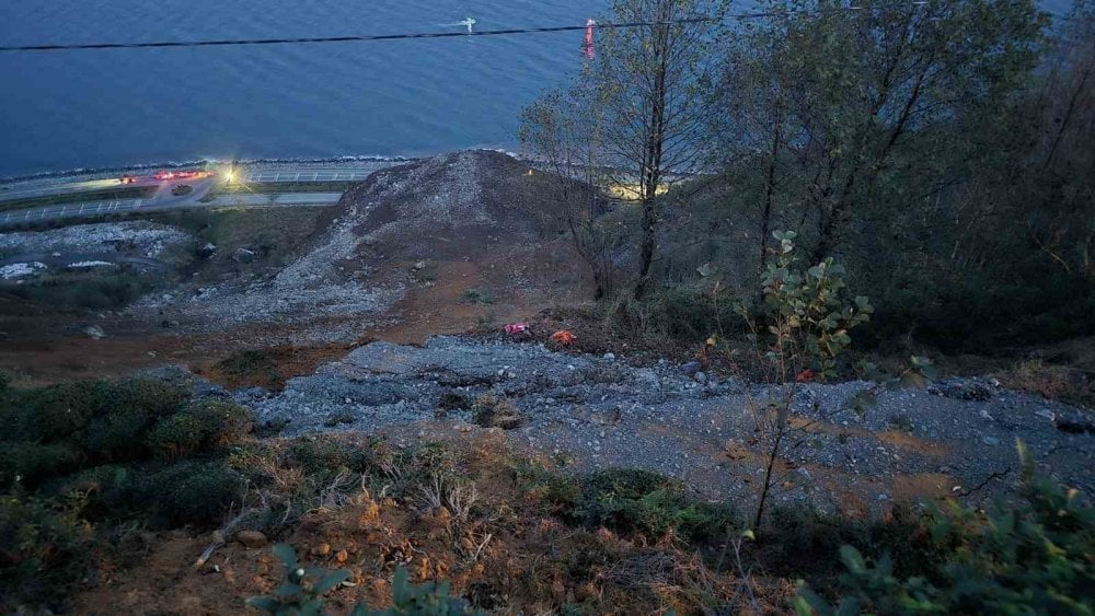 Arhavi’deki heyelanın boyutu günün ilk ışıklarıyla ortaya çıktı