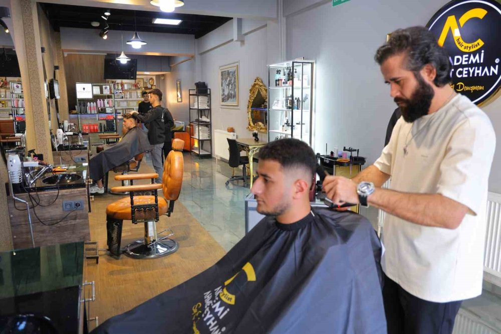 Deprem şehitlerinin anısına Afrika’da su kuyusu yaptırdı