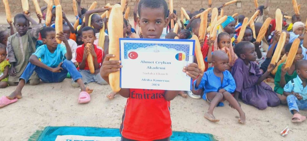 Deprem şehitlerinin anısına Afrika’da su kuyusu yaptırdı