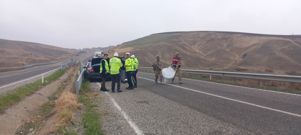 Diyarbakır’da görünmez kaza: TIR’dan fırlayan lastik, otomobildeki yolcuyu öldürdü