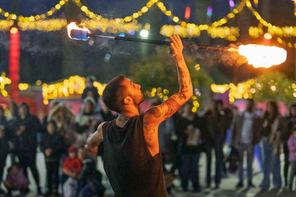 İzmir’de Yeni Yıl Festivali başladı