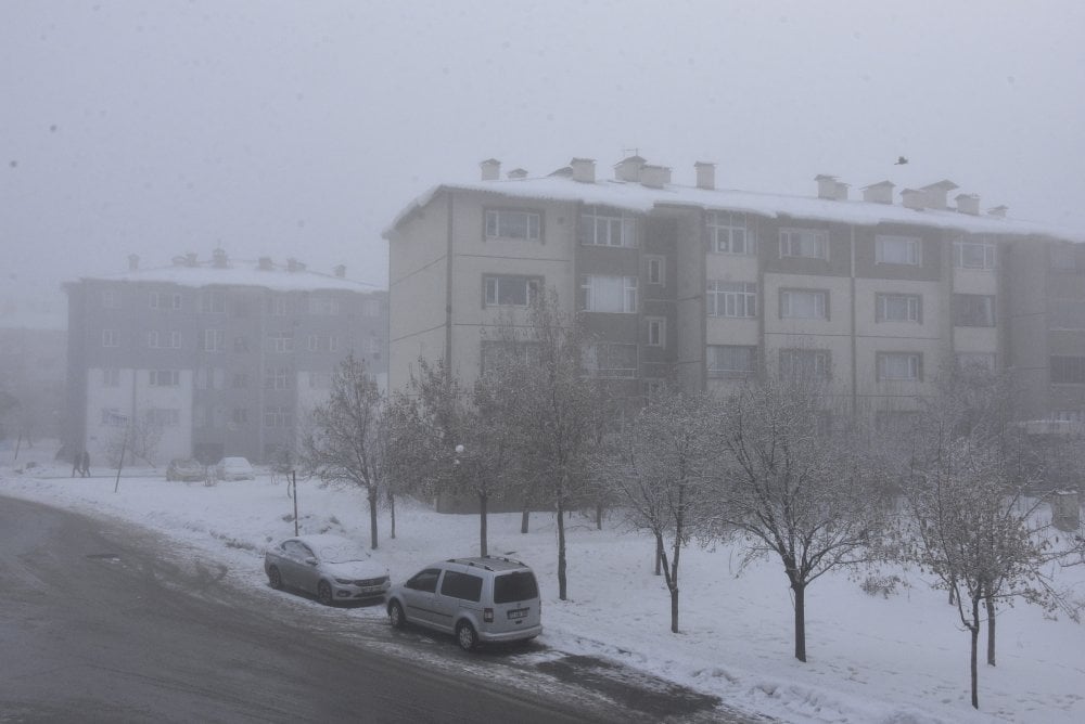 Bitlis’te yoğun sis! Görüş mesafesi 10 metreye kadar düştü