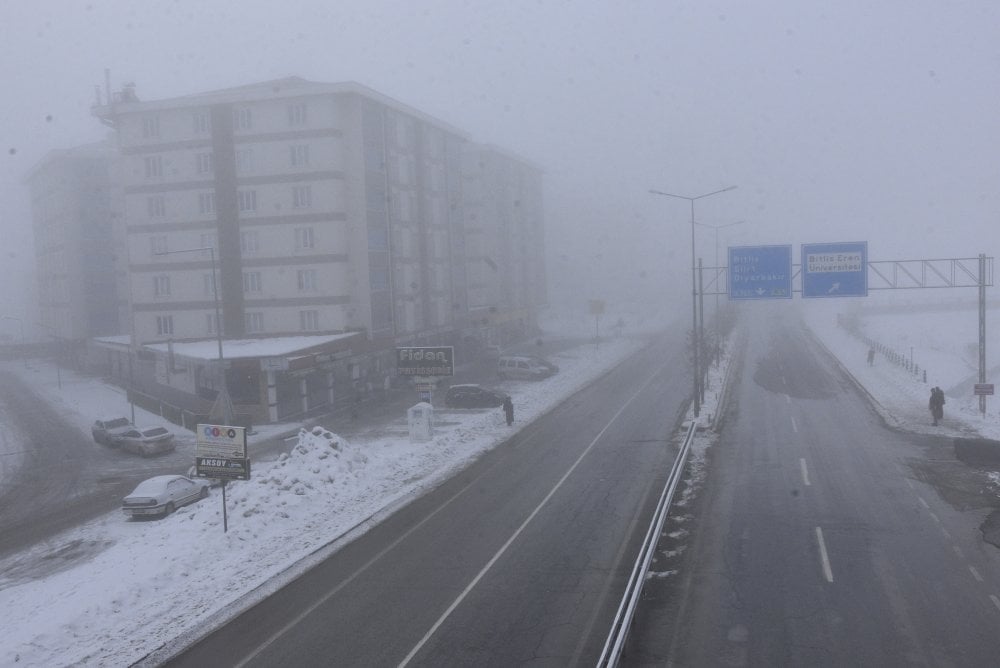 Bitlis’te yoğun sis! Görüş mesafesi 10 metreye kadar düştü