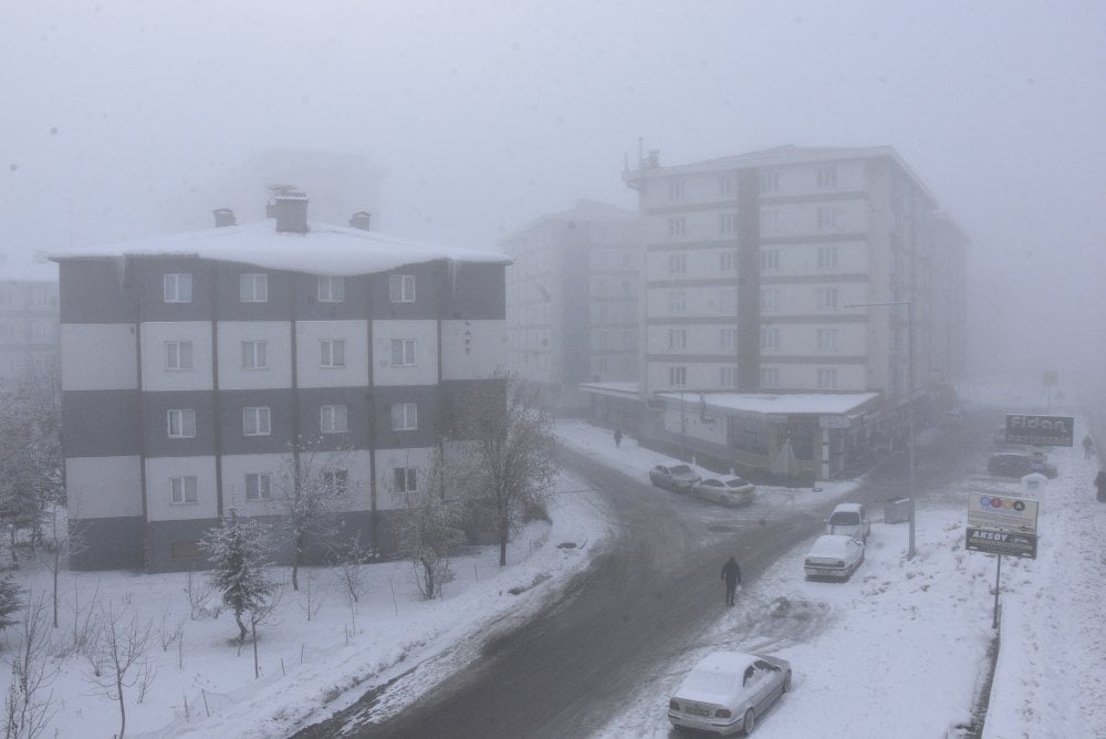 Bitlis’te yoğun sis! Görüş mesafesi 10 metreye kadar düştü