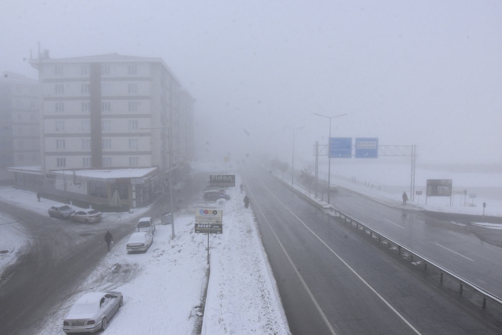 Bitlis’te yoğun sis! Görüş mesafesi 10 metreye kadar düştü