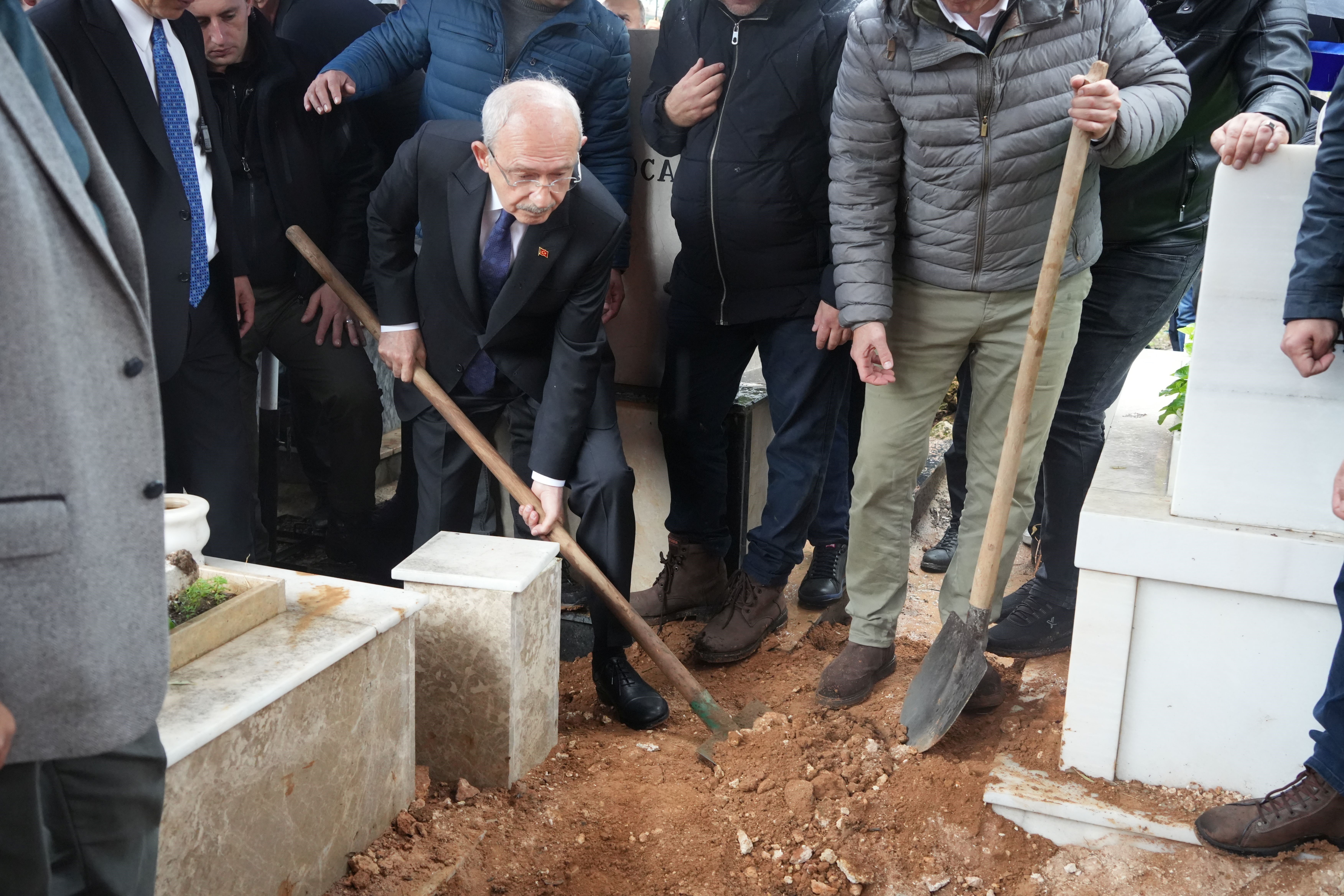 kilicdaroglu-dunurunun-cenazesine-katil-6.jpg