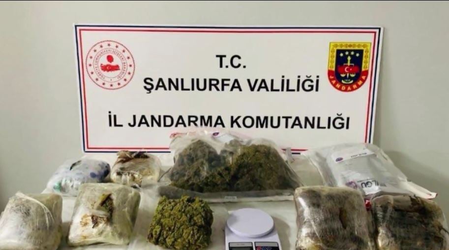 uyusturucu-tacirlerine-narkokapan-1-darbesi-650-kilo-uyusturucu-ele-gecirildi-yerlikaya-duyurdu-yenicag-10.jpg